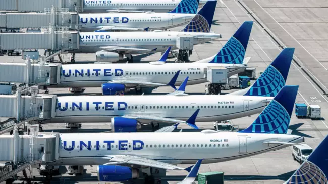 Бортпроводники United Airlines будут получать более $100 в час