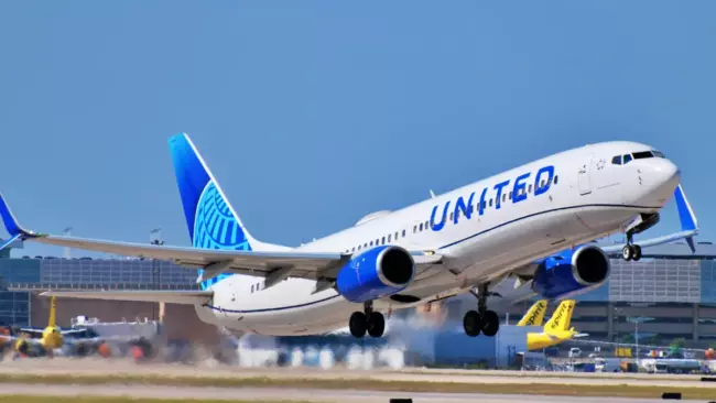 United Airlines обязала пассажиров использовать наушники для видео и аудио