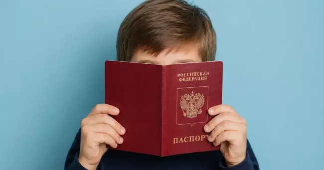 В России отменят запись о детях в загранпаспорта родителей