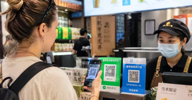 ВТБ запустил оплату по QR-кодам в Китае для россиян