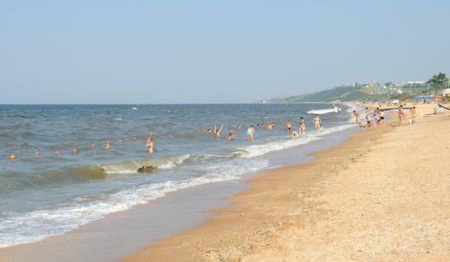 Центральный пляж в Голубицкой