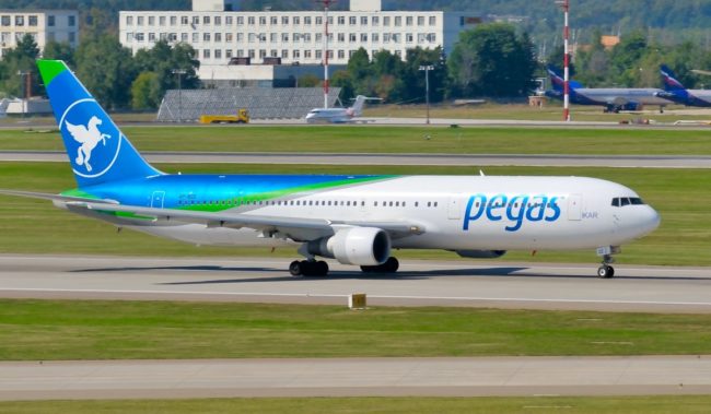 Самолет авиакомпании Pegas Fly Boeing 767-300