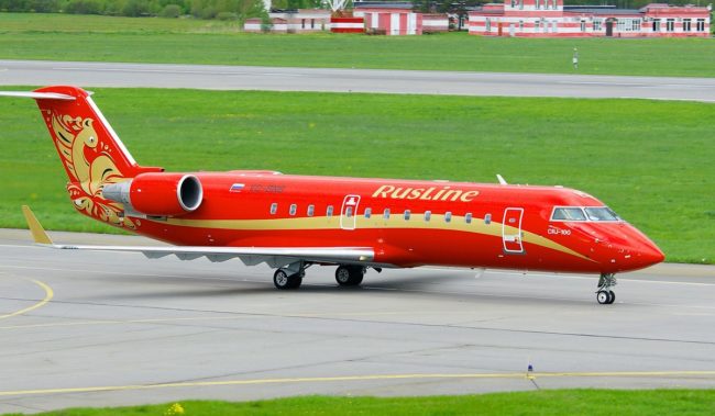 Самолет авиакомпании РусЛайна Bombardier CRJ-100