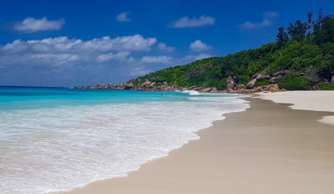 Пляж Пти-Анс на острове Ла-Диг в Сейшелах