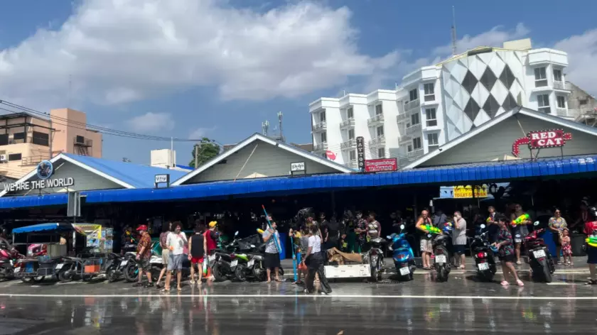 Сонгкран на барной улице